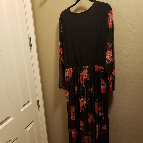 Women's clothing - Picture 3 of 3